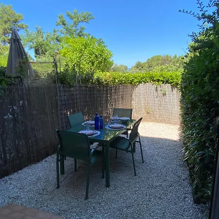 Giens, A Pied, Jardin Prive Lägenhet